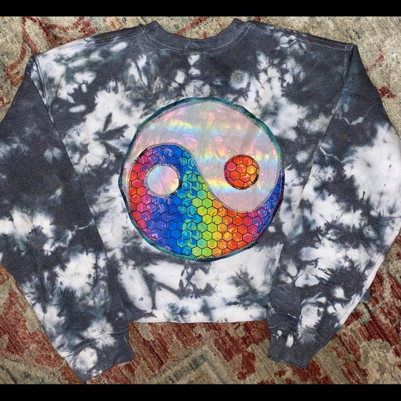 GRIZ LUNAR LEMUR CREWNECK - Picture 2 of 2